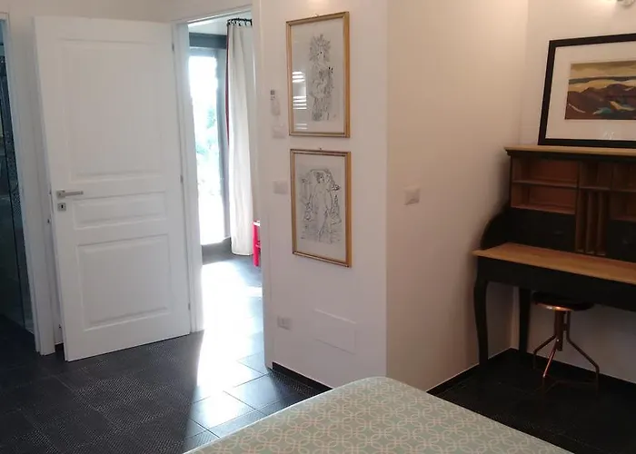 Bed & Breakfast Avocado Beyond