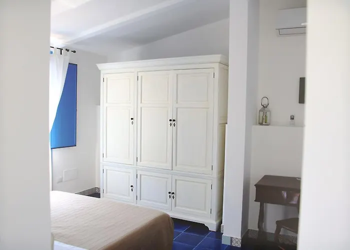 Avocado Beyond Bed and Breakfast 4*