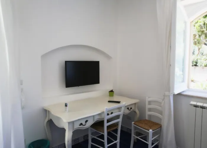 Bed and Breakfast Avocado Beyond Giardini Naxos