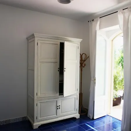 Avocado Beyond Bed & Breakfast Giardini Naxos